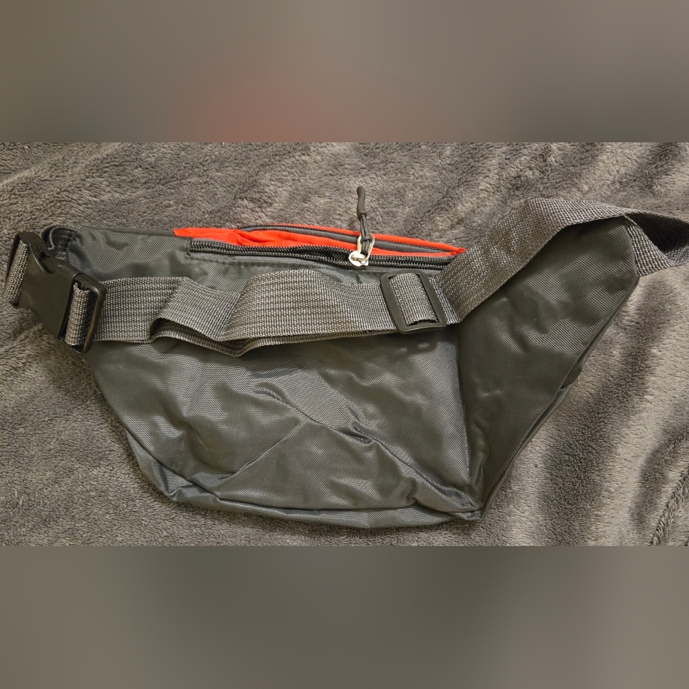 Four Roses bourbon fanny pack - Picture 2 of 2